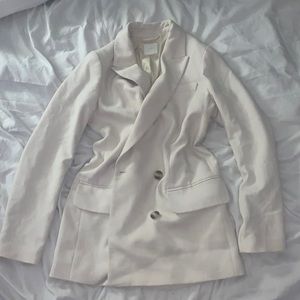 SALE! Amazing cream blazer for work or play, don’t miss out. Only one left